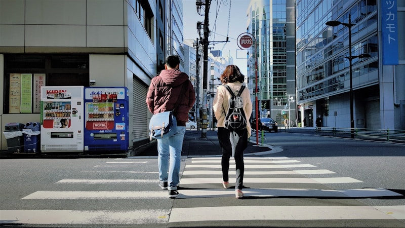 「着いていく意味」をやさしく解説|使い分け・例文・自然な言い換えまでわかる雑学ガイド